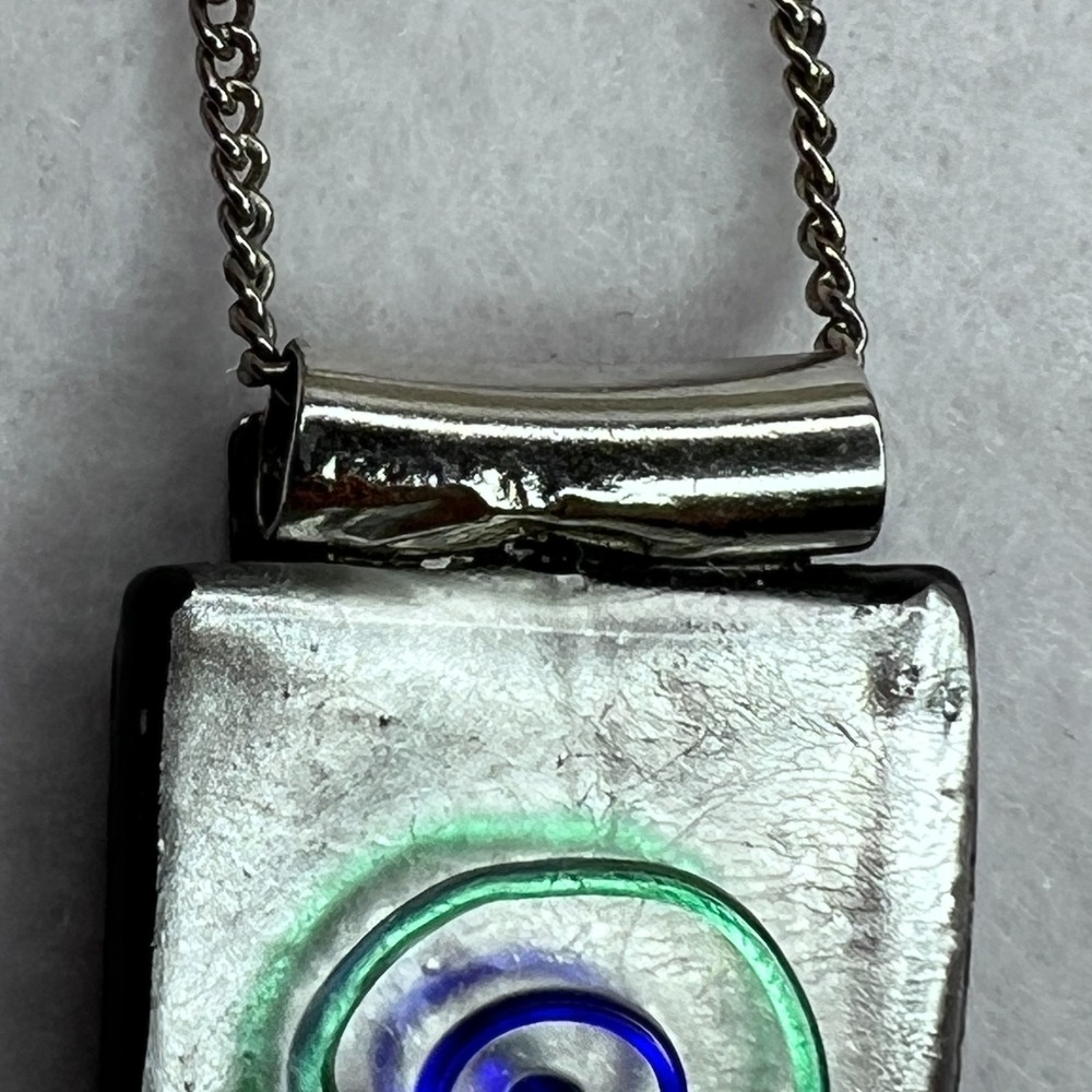 Avon Art Glass Pendant Necklace Modernist Blue Green Spiral Silver Tone 18" - Picture 4 of 7